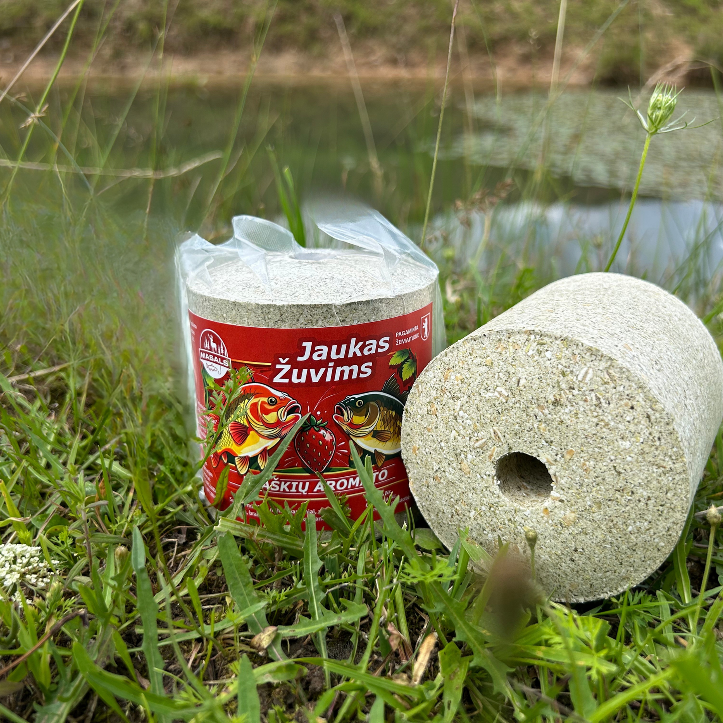 Masals žuvims - braškių aromato, 500 g